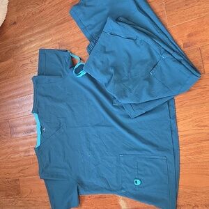 Womens Carhartt scrubs set XL Teal